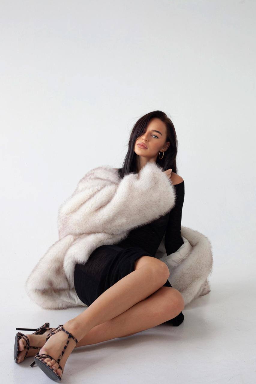 Model Karina
