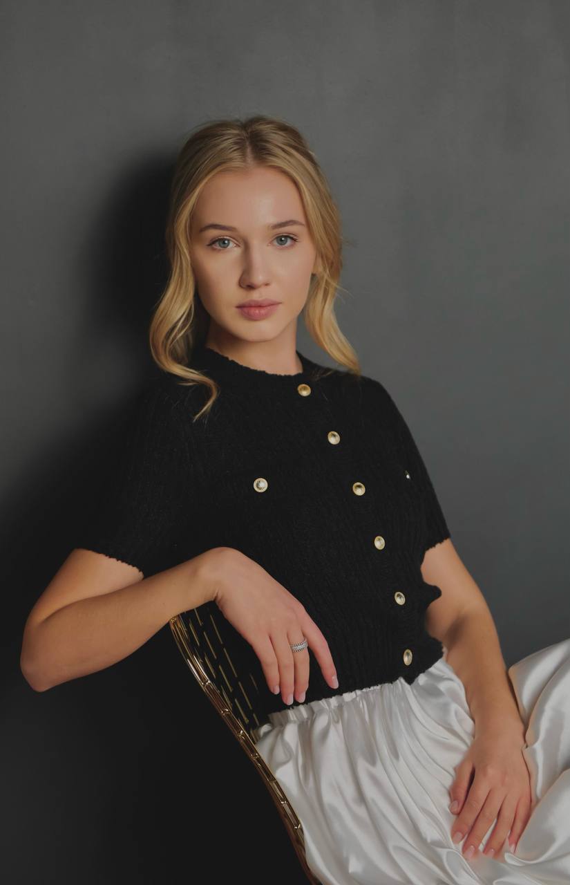 Model Mika